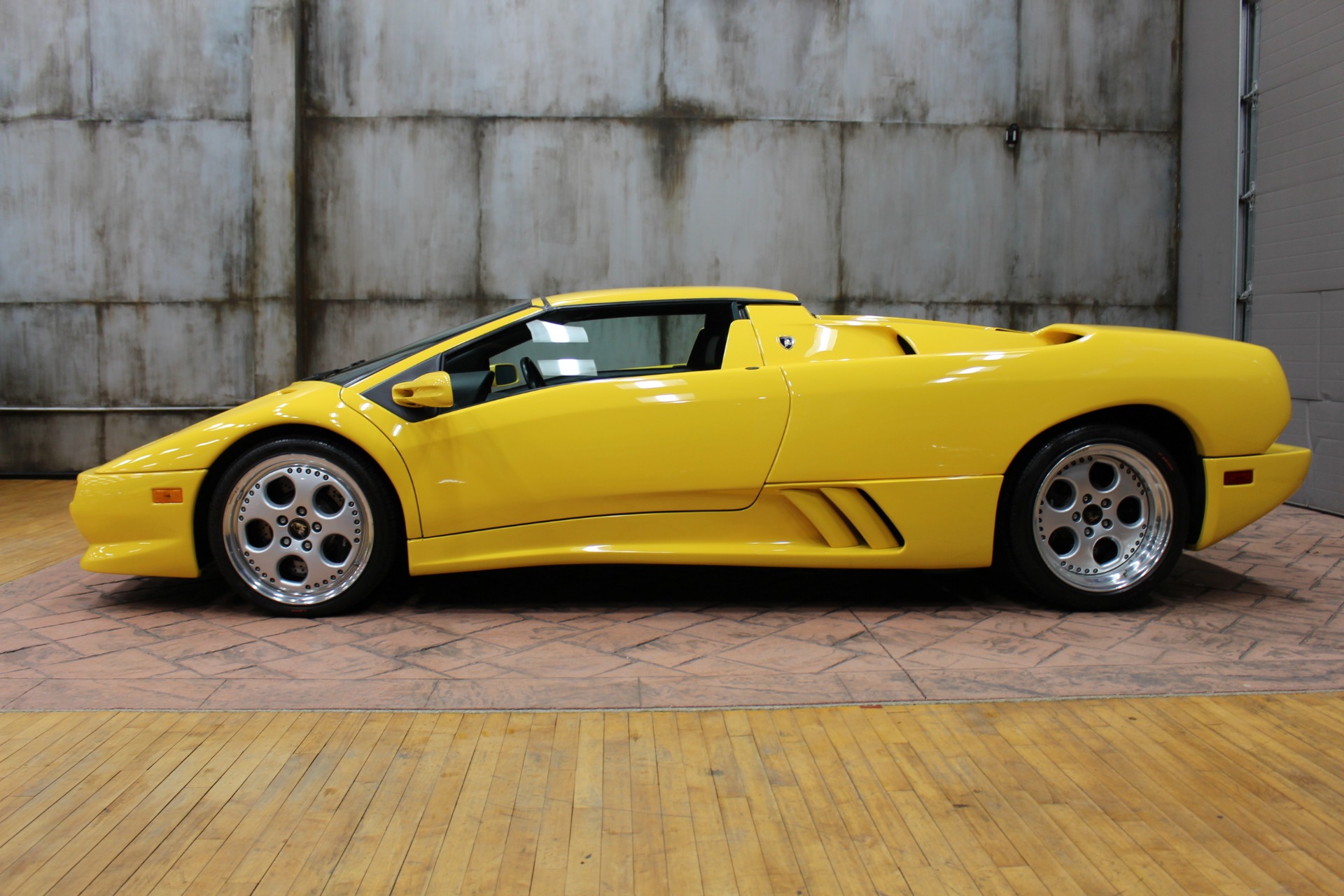 Used-1998-Lamborgini-Diablo-VT