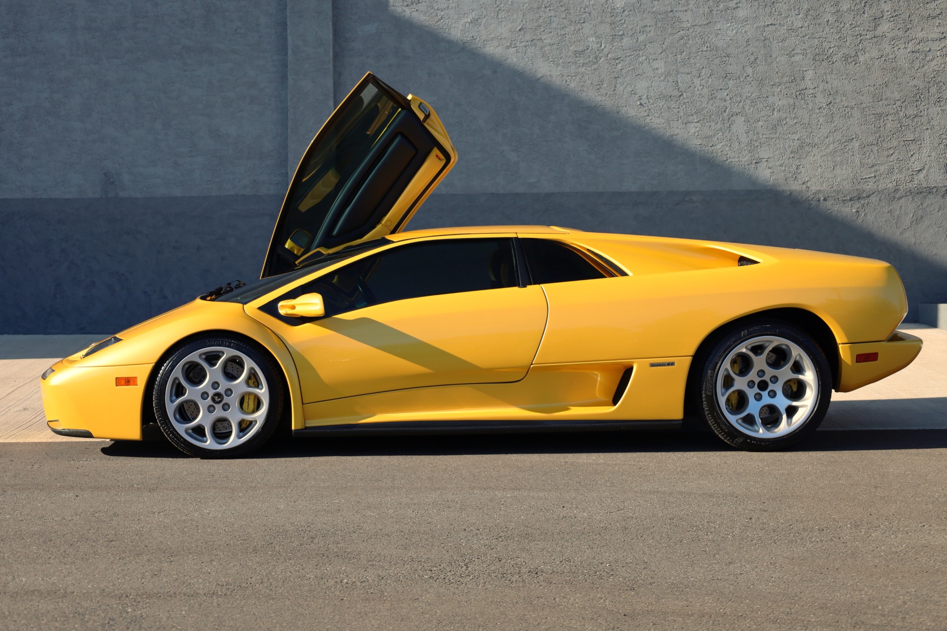 ミニカー　1/18 Lamborghini Diablo 6.0(イエロー) 「MILLENNIUM」 [74526] 1/18 AUTOart Lamborghini Diablo 6.0 (Yellow) Diecast Car