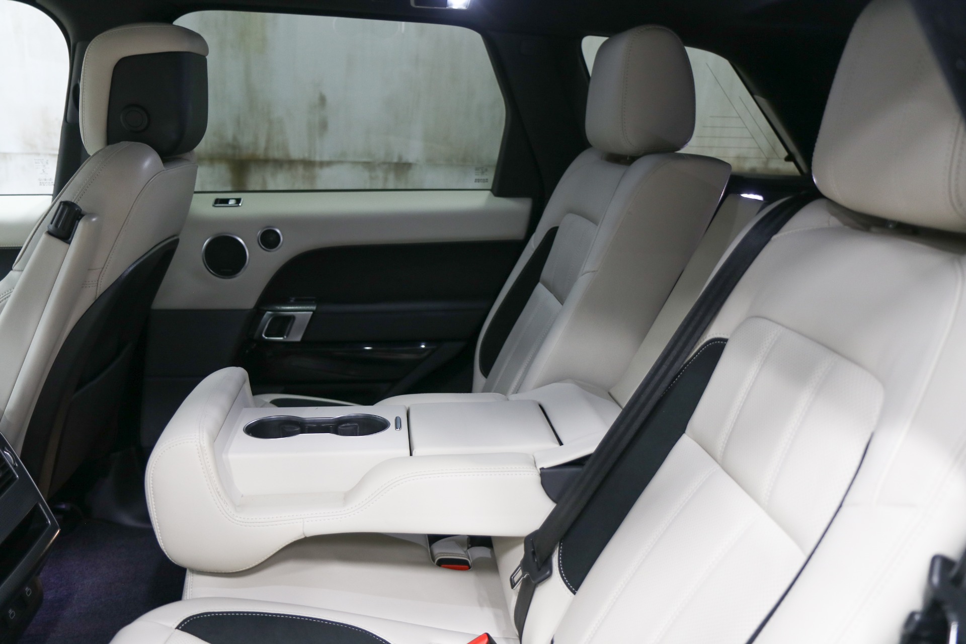 2022 Range Rover Sport Interior Back